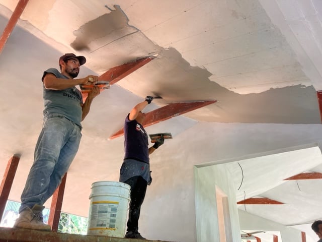 November 2023 - the basic plaster in the pool lounge is applied