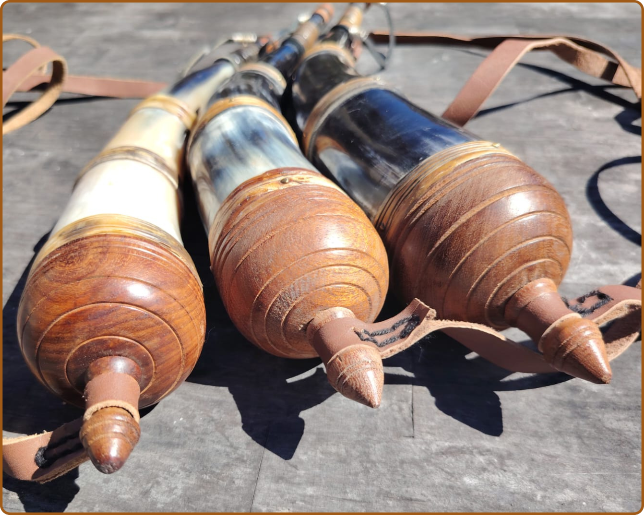 Cornes à poudre inspirées de la guerre d'Indépendance