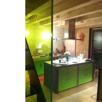 Mischung aus Almhütte, früher klassischer Moderne und viel Lebensfreude