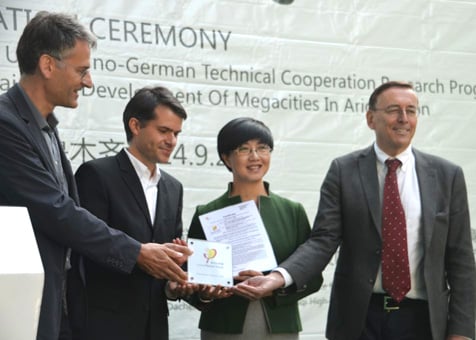 Xingfubao Passivhaus Urumqi: Das Kernteam bei der Eröffnung