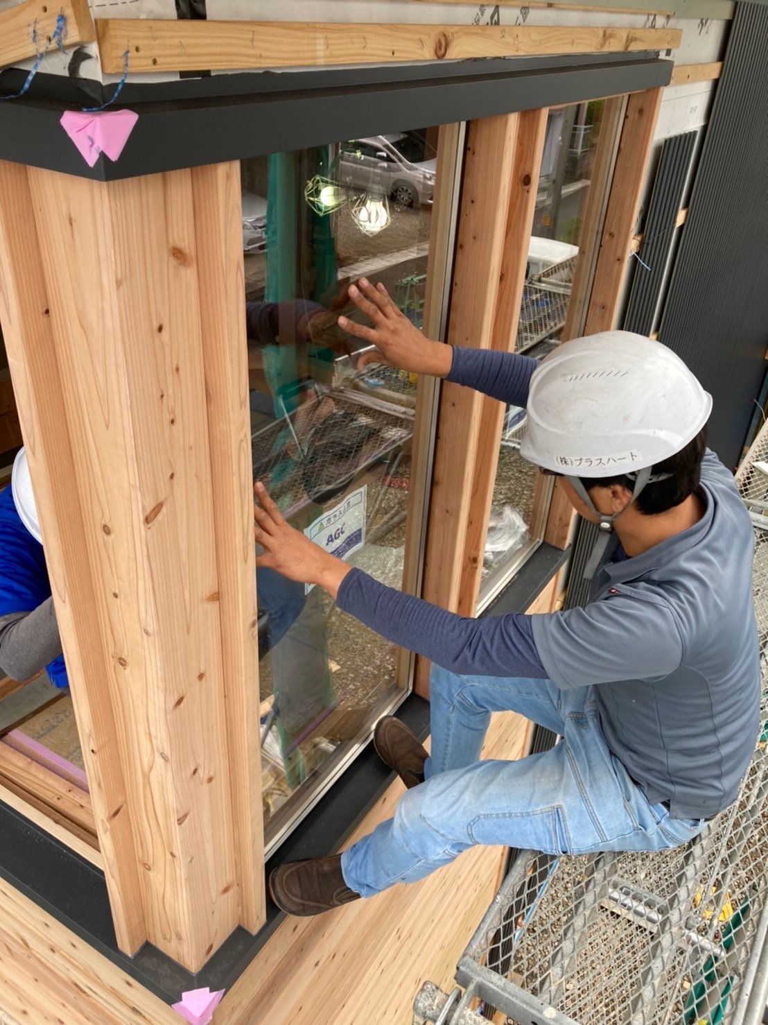 木製のFIX窓の施工に立ち会って