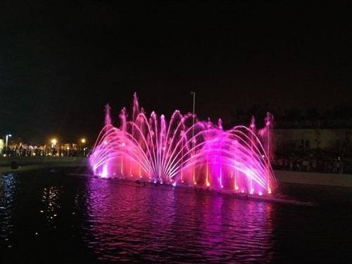 La fontaine lumineuse au parc YAM