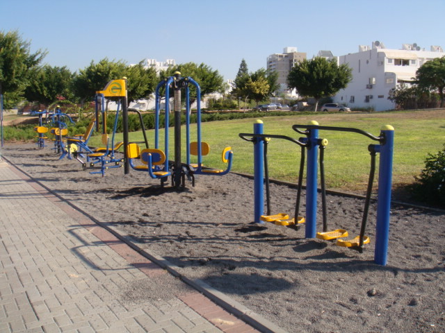 Appareils de musculation sur la tayelet