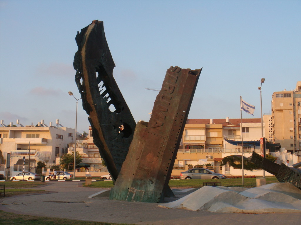 Stèle du bâteau STRUMA
