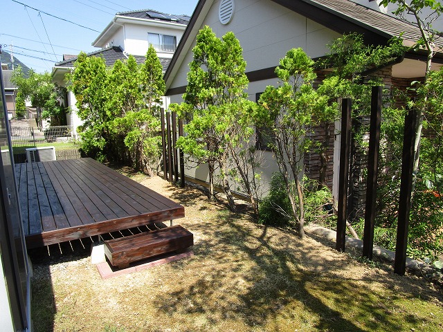 檜のウッドデッキ