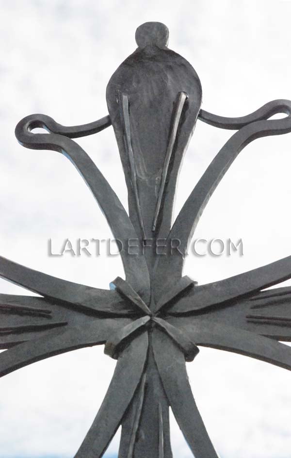 Croix occitane par Boris Klein, l'art de fer Lézignan Corbières