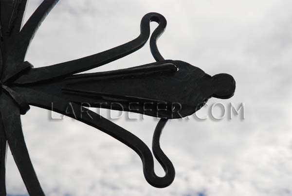 Croix occitane par Boris Klein, l'art de fer Lézignan Corbières