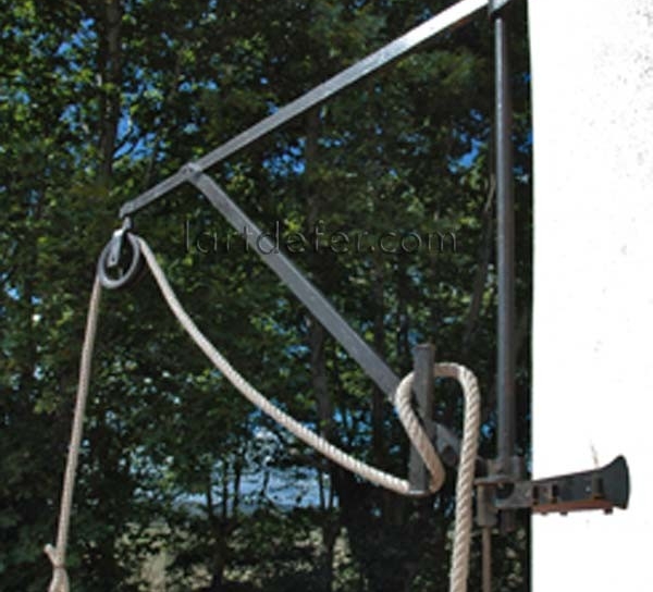 Potence en acier forgée par Boris Klein