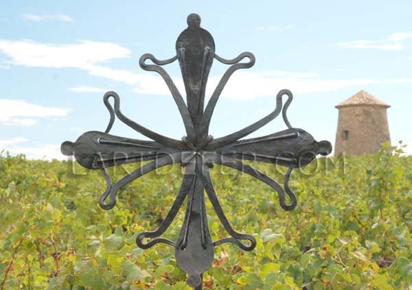 Croix occitane par Boris Klein, l'art de fer Lézignan Corbières