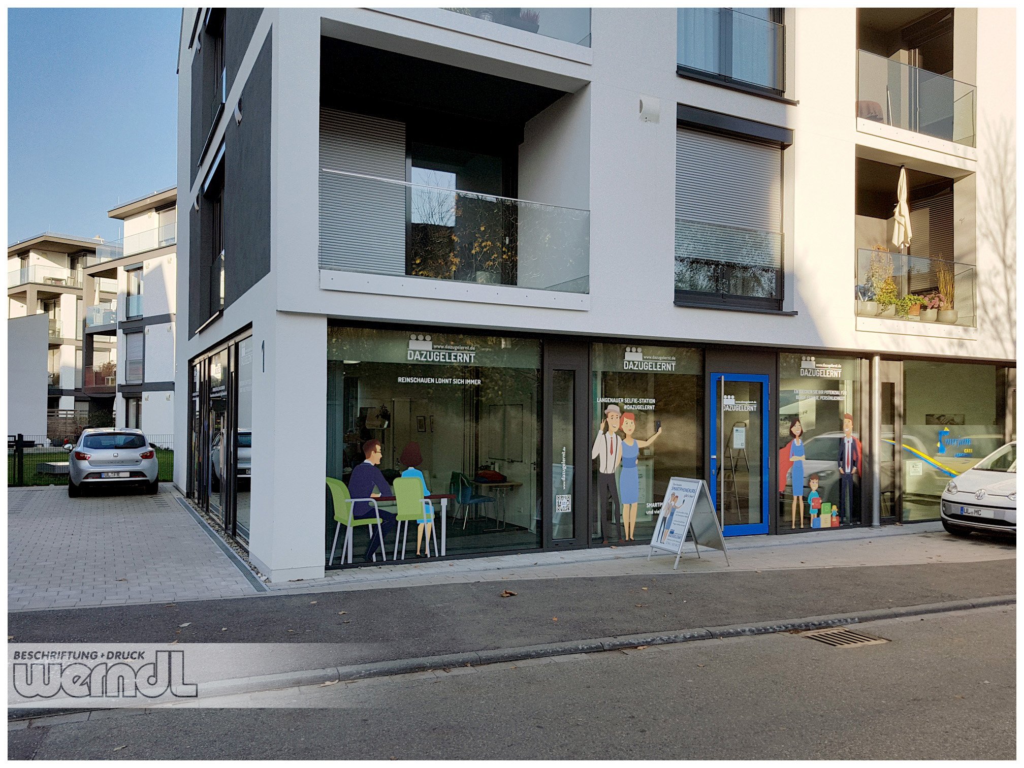 Dazugelernt in Langenau mit neuer Schaufenstergestaltung.