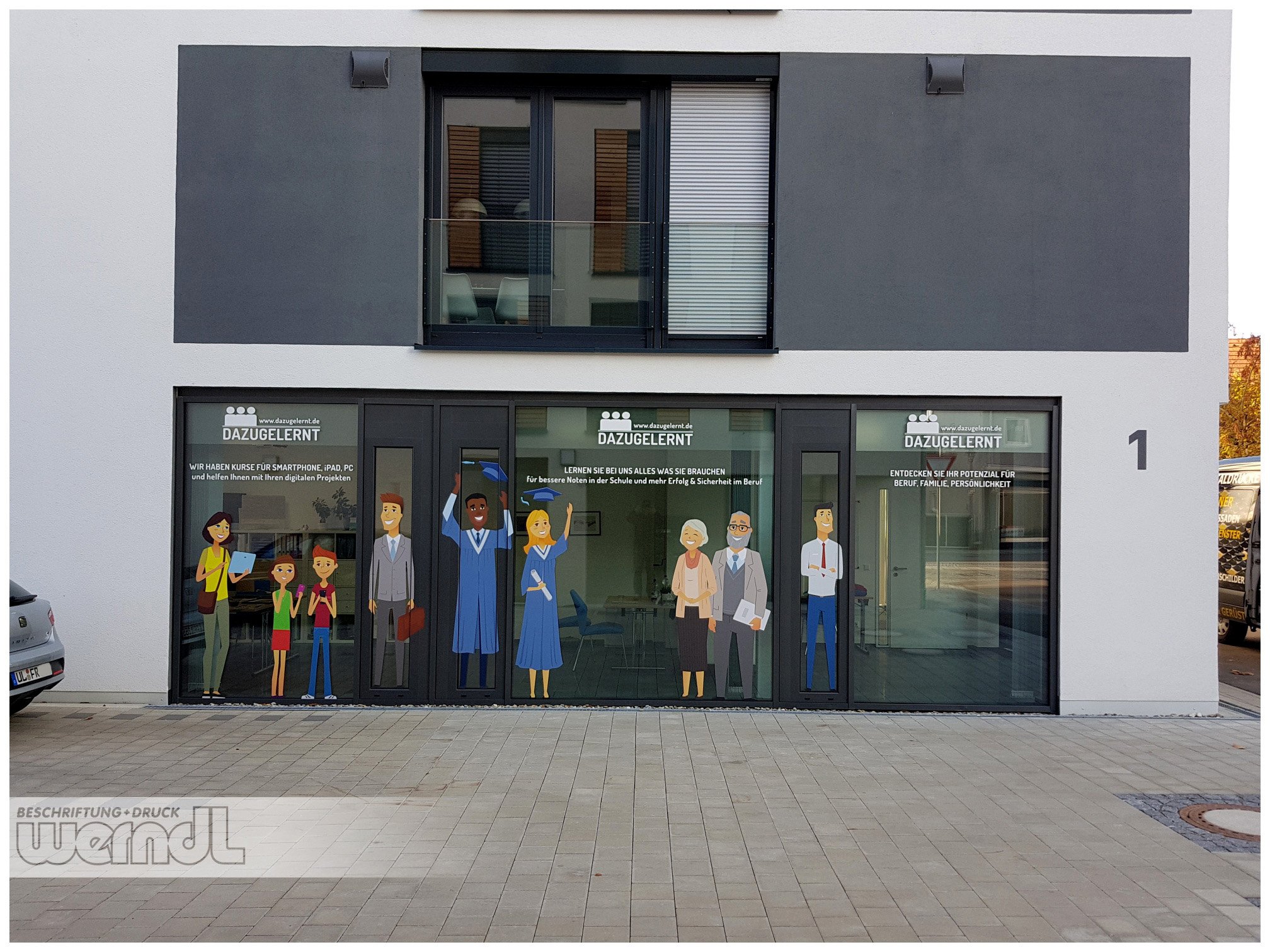 Dazugelernt in Langenau mit neuer Schaufenstergestaltung.