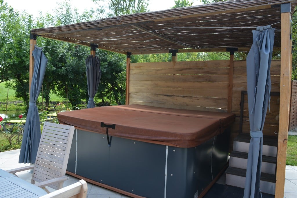 Jacuzzi de la cabane à Doudou
