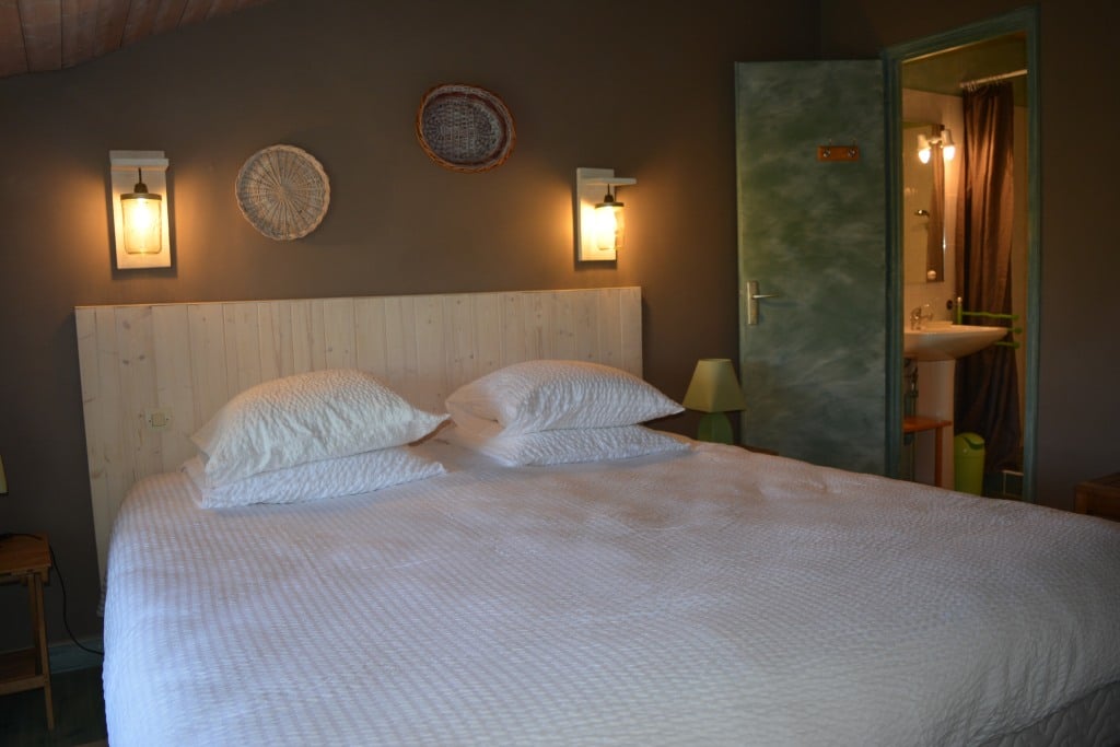 chambre avec salle d'eau lit de 180x200 ou 2 de 90