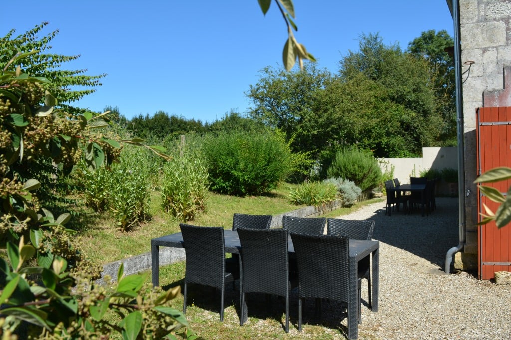 2 tables à disposition pour choisir ombre ou soleil...