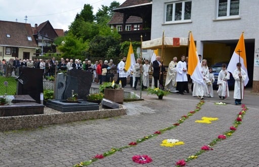 ... bei den Fronleichnamsfesten in der Gemeinde ...