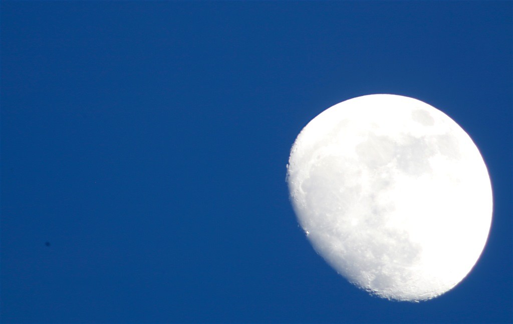 Mond im Blauen/ 11. 04. 2014