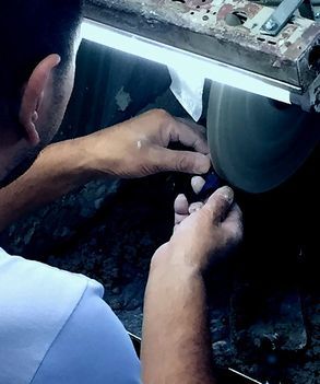 、しっとりとした艶感は熟練された職人の手仕事により完成するPADMA IMAGE（パドマイメージ）のアイウェア