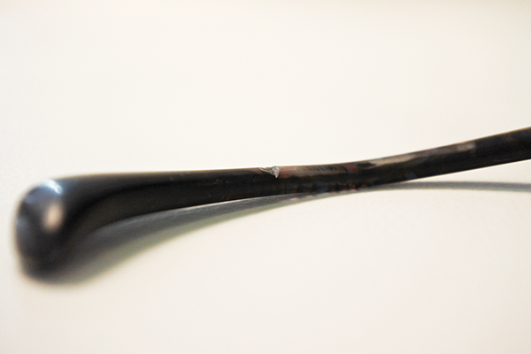 下地づくりが終わりヒビ割れ部分のささくれを削りとりました