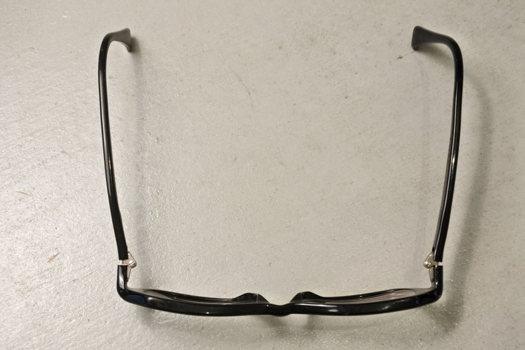 開き具合も少し不自然な状態になってます。