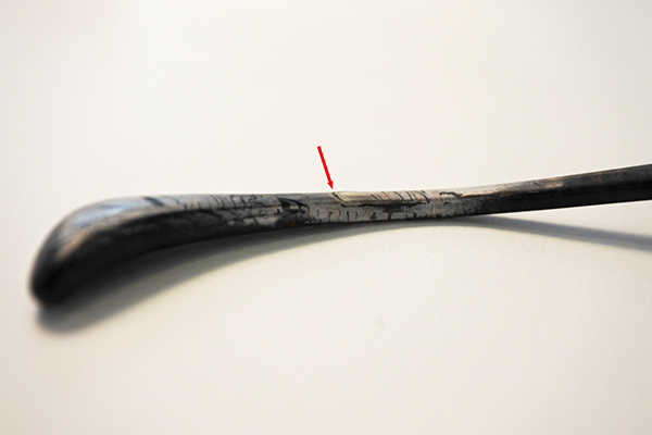 一部、劣化の進行がひどくヒビ割れがあります