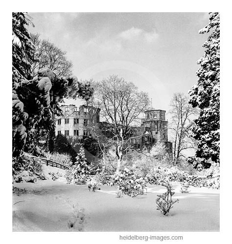 Archiv-Nr. h14/5 Schlosshof im Winterkleid