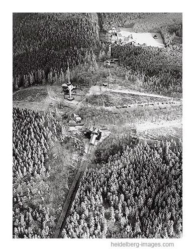 Archiv-Nr. L10_375 / Luftbild vom Königstuhl im Winter 1961