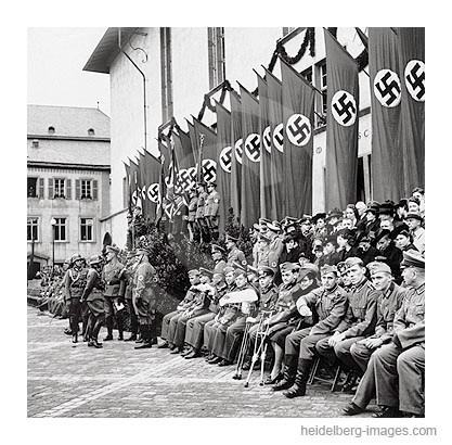 Archiv-Nr. hr155 / Auszeichnung verdienter Soldaten auf dem Universitätsplatz