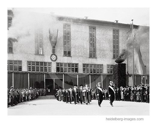 Archiv-Nr.  73 / Jubiläumsfeier auf dem Universitätsplatz 