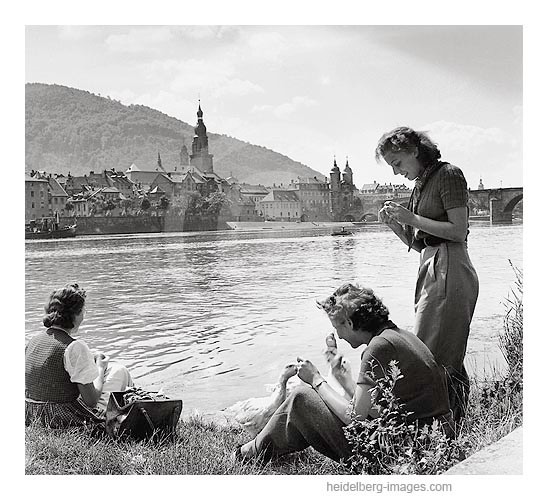 Archiv-Nr. 3_11H / Gänsefüttern am Neckarufer