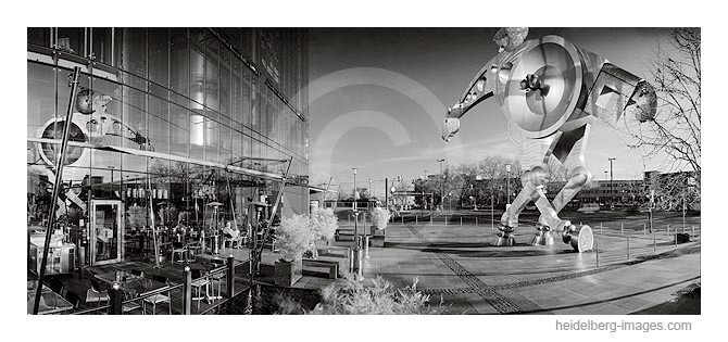 Archiv-Nr. h2007112 | Vorplatz der Print Media Academy