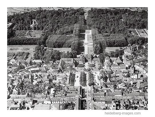 Archiv-Nr. L10_40 / Schwetzinger Schloss aus der Luft