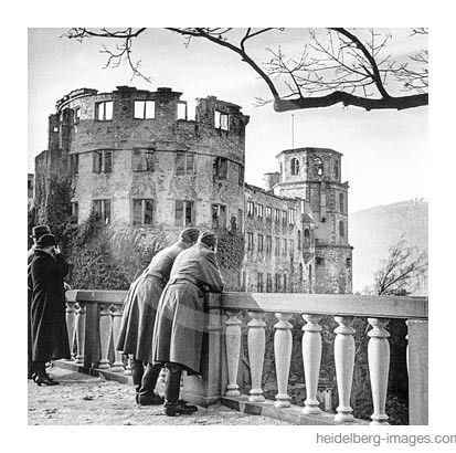 Archiv-Nr. hr283 / Soldaten auf der Schlossterrasse