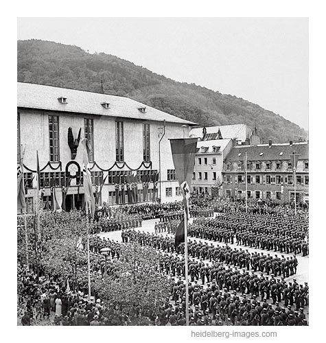 Archiv-Nr.  hr255 / NS-Aufmarsch auf dem Universitätsplatz