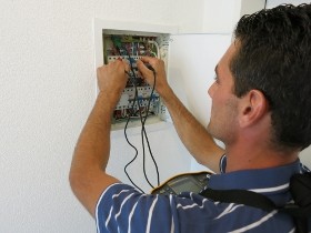 Elektriker_aus_der_Region_Wallisellen_Lindau_Effretikon_Tagelswangen_Belkom