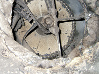 ▲火災で焼け分解した排気ファン