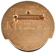 durch prägen beschriftete Plaketten 