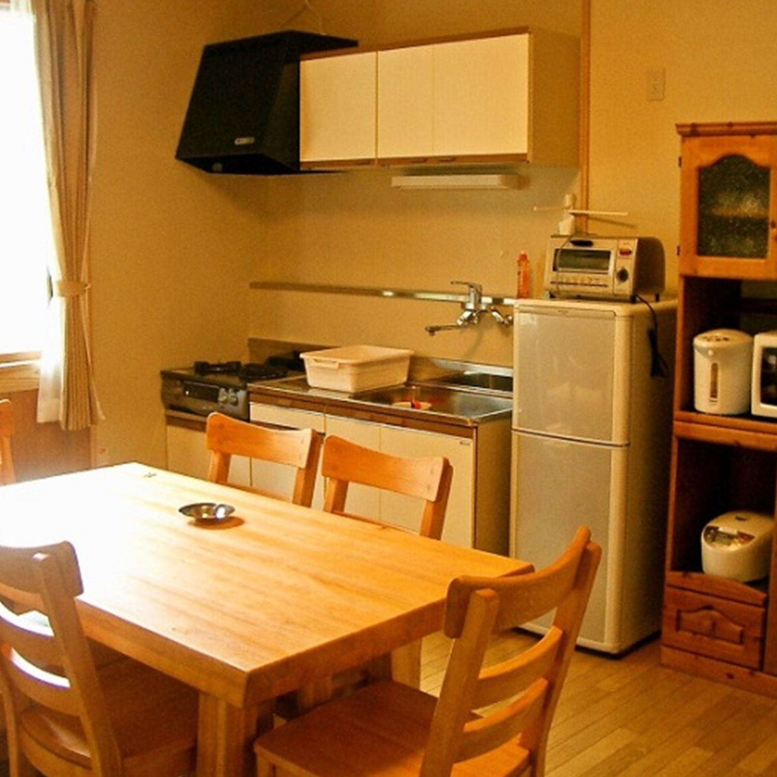 電子レンジ・冷蔵庫・炊飯器を各部屋に完備