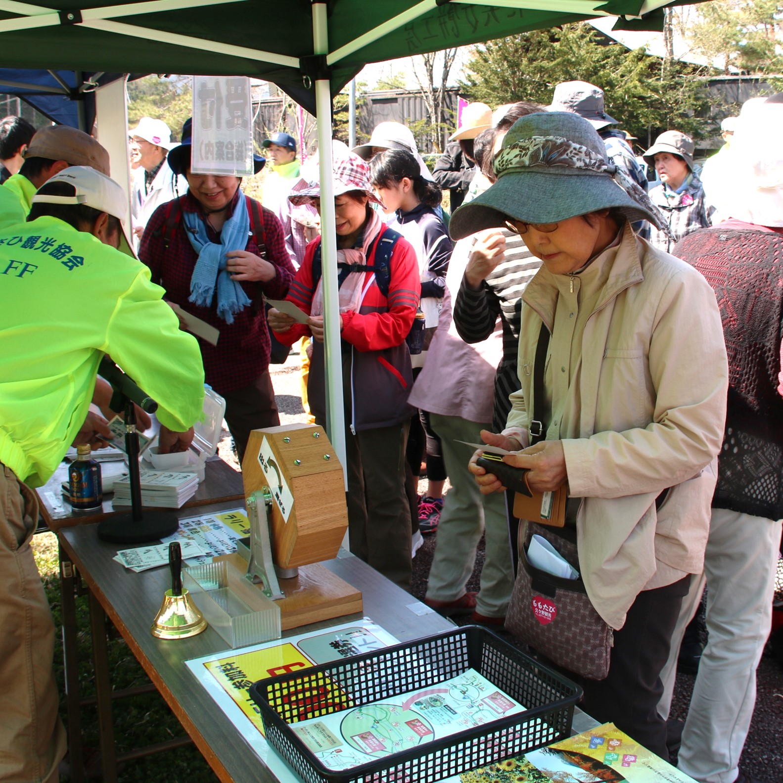 4月下旬の水芭蕉満開時期にあわせ水芭蕉祭り開催