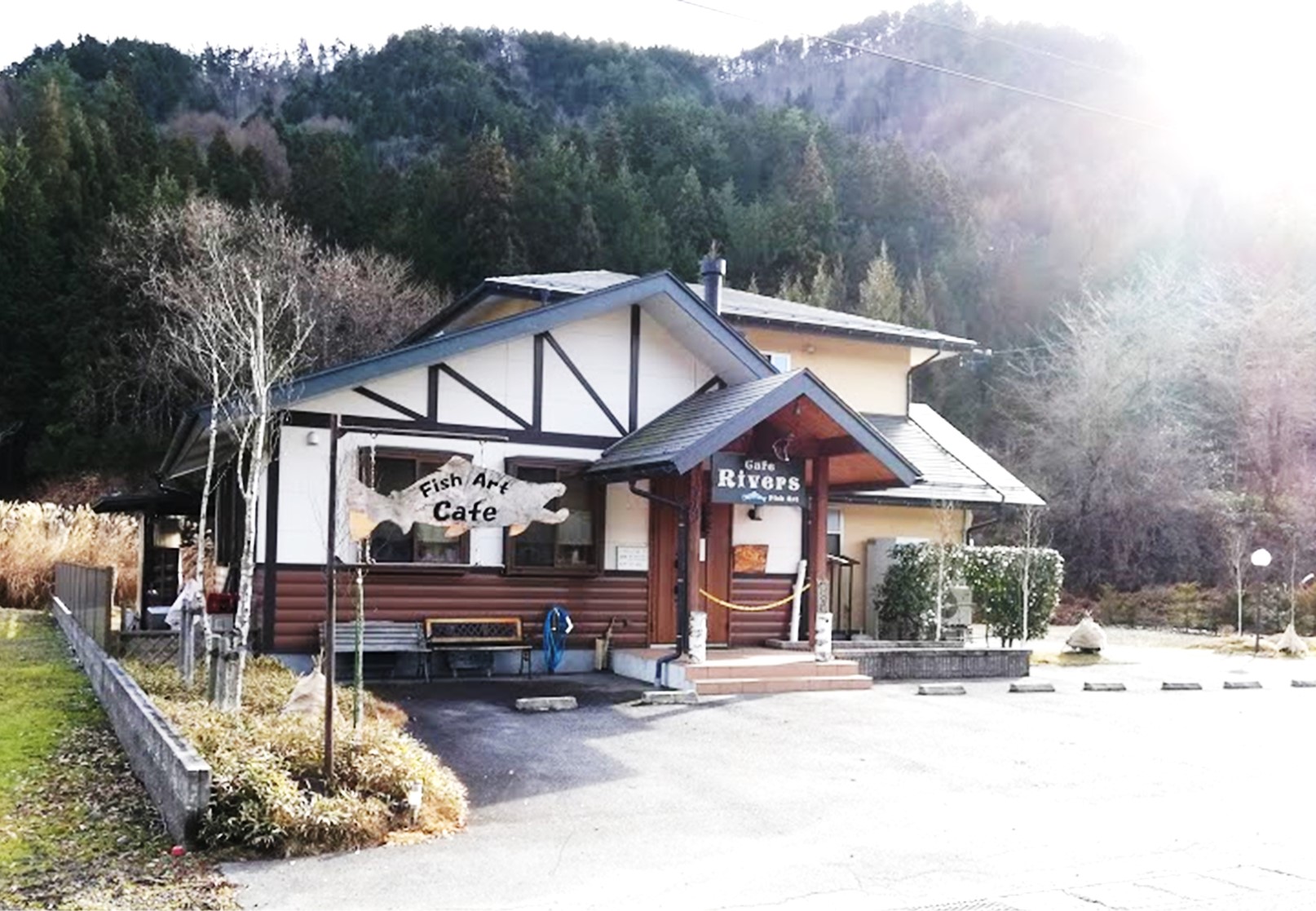 国道361号線沿いの分かりやすい立地