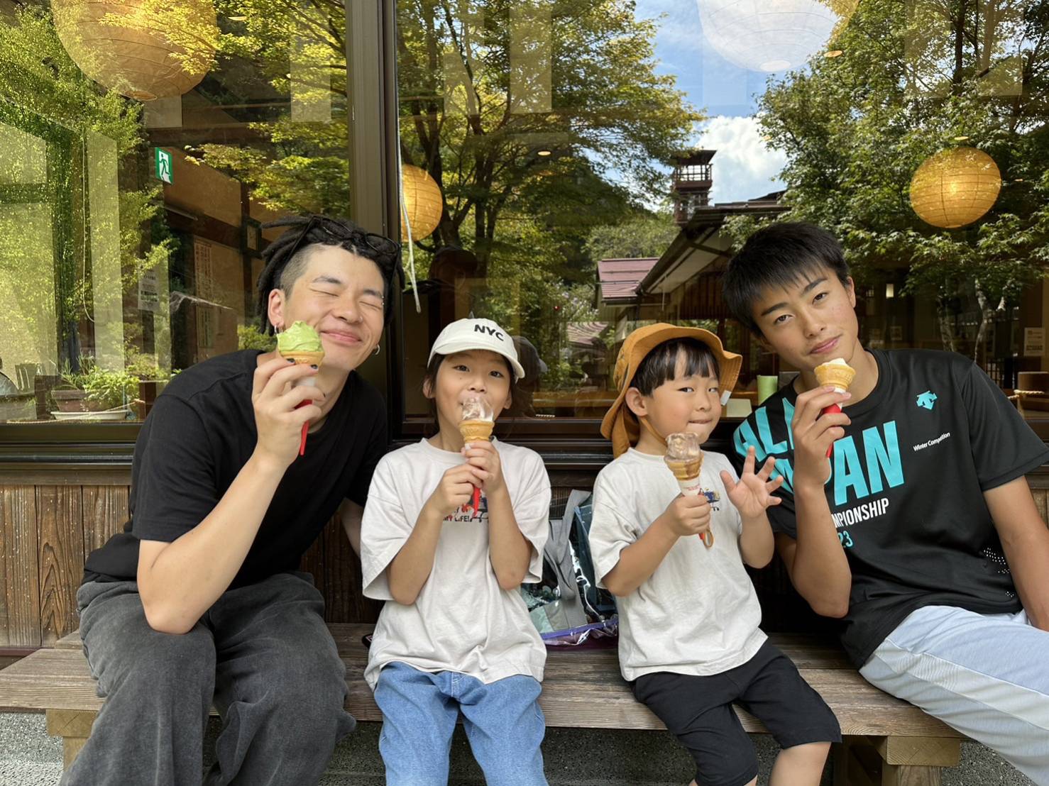 お客様の笑顔　蓬庵横コイの池にて