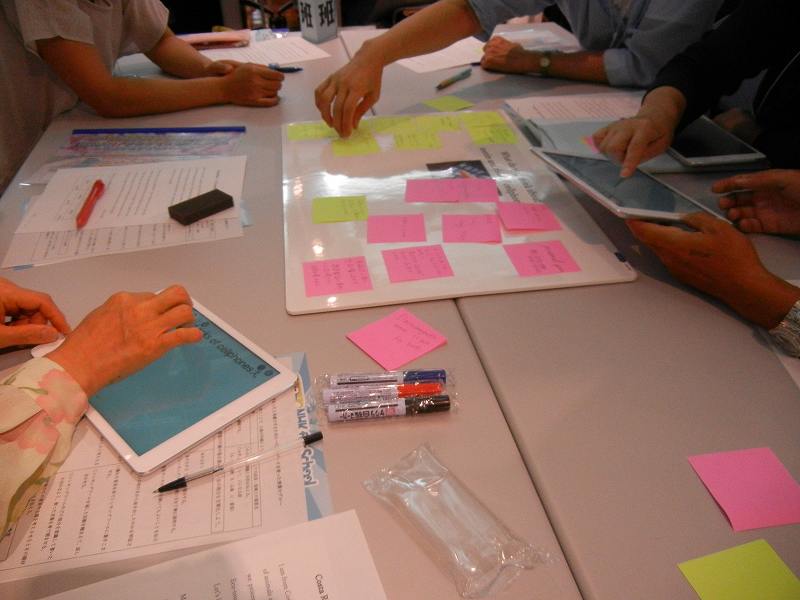 付箋への書き出しとタブレットとアプリを使ってまとめていく