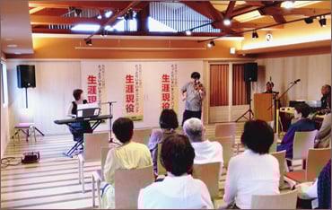 着席　テーブル無し（100名）　音楽演奏