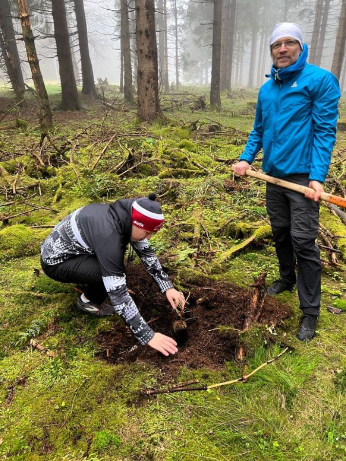 Baumpflanzaktion an der Rollerbahn 2025