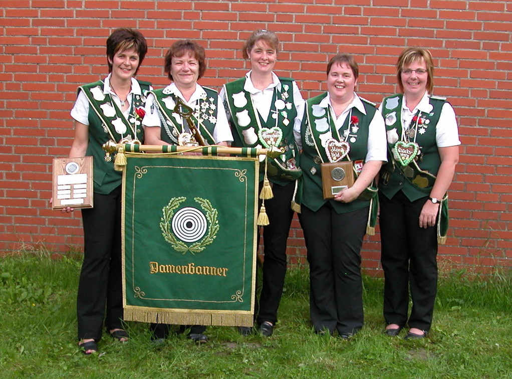 Cadenberge-Langenstraße v. l.: Ramona Groeneweg, Rosi Schlawiedt, Dörte Griemsmann, Anja Neumann und Anke Kallinna.