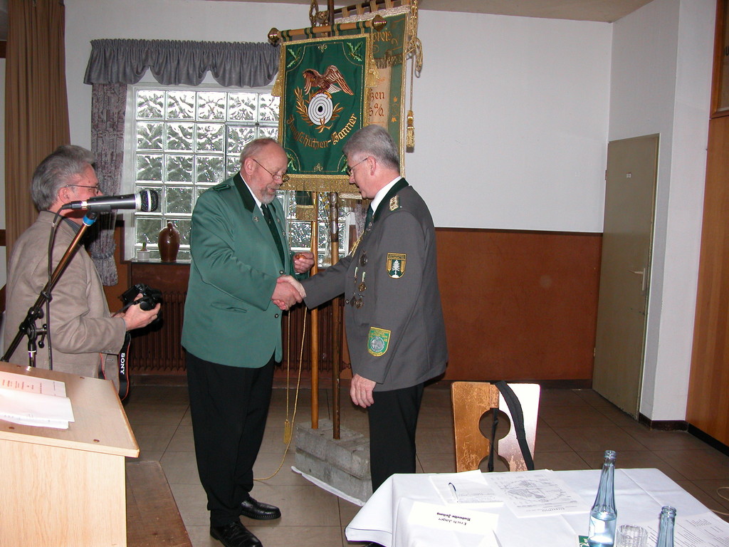 Ehrung von Verbandsgeschäftsführer Gerd Brokelmann.    Foto W. Röndigs