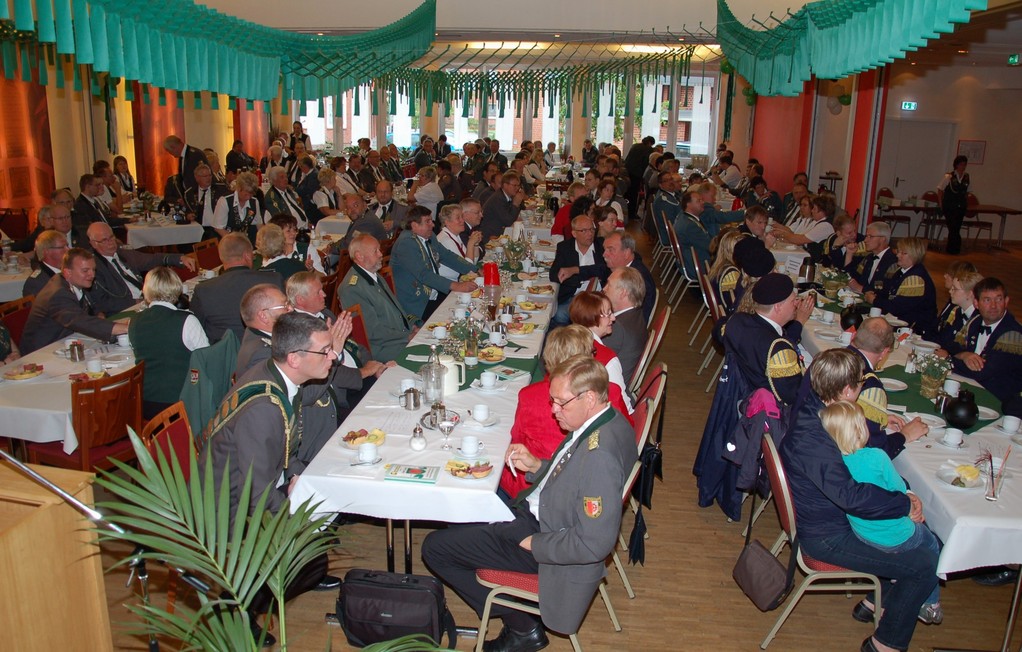 Der Festsaal während der Jubiläumsfeier des 225-jährigen Bestehens des Schützenvereins Cadenberge (Foto: J. Bauer)