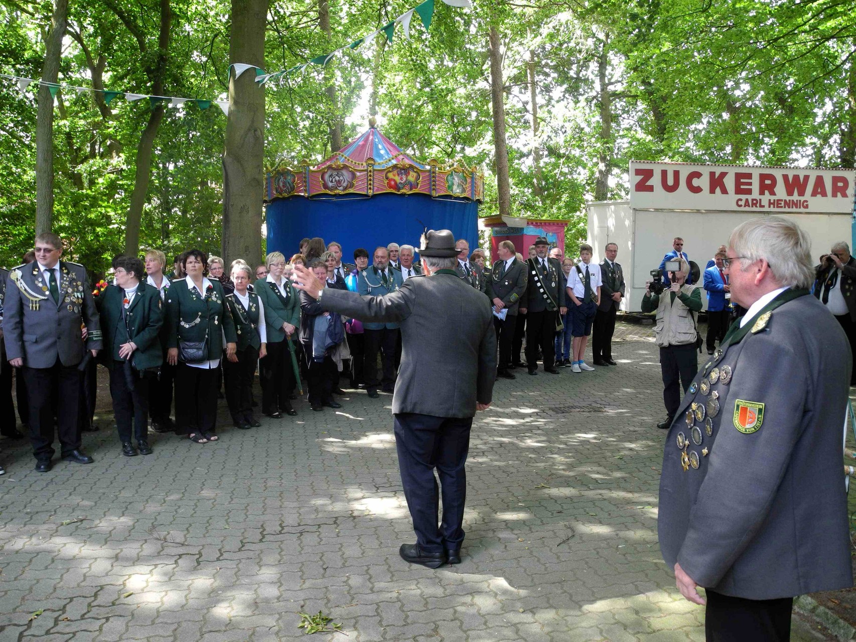 Antreten zur Begrüßung des Präsidenten u. zum Fahnenausmarsch