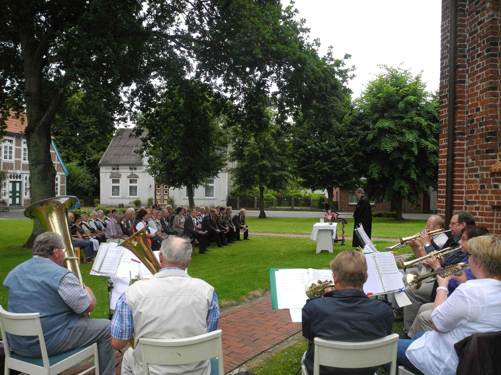 Am Sonntagmorgen findet traditionell der Feldgottesdienst statt