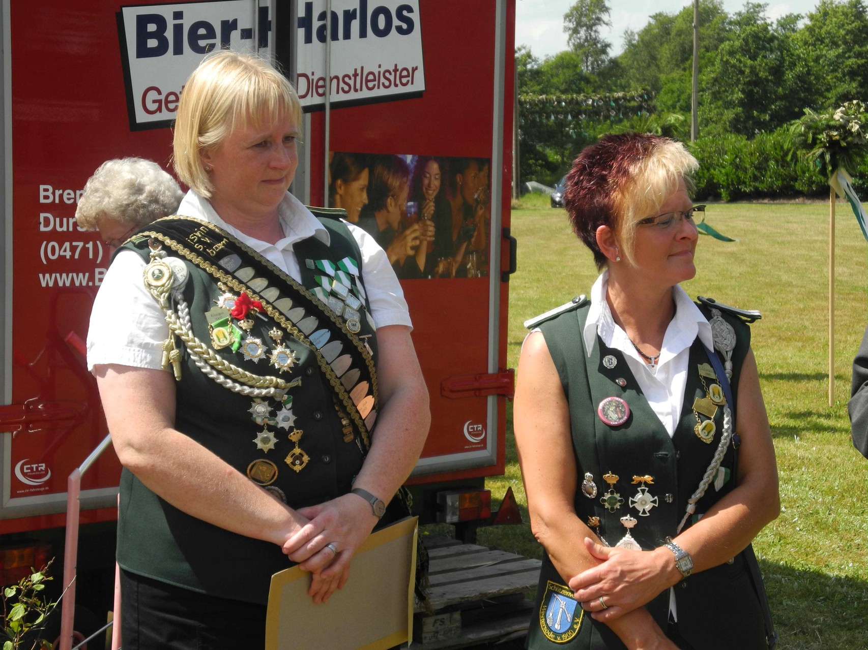 Sichtlich gerührt vernimmt Hilke ihre Laudatio 