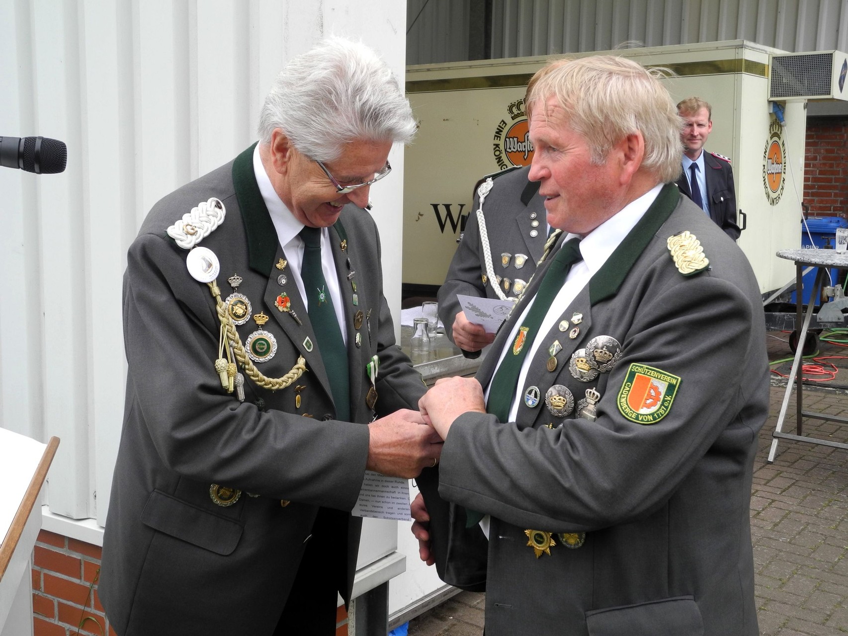 Verleihung der Verbandsauszeichnung durch Verbandsgeschäftsführer Gerd Brokelmann. Foto: Jürgen Bauer